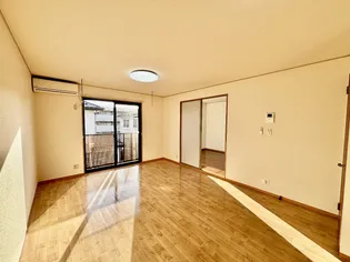 アーバン・ステージ 壱弐番館【2階】の居間