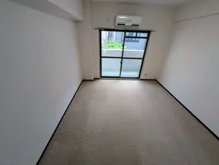 クレッシェンド岸地【2階】の居間