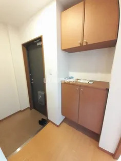 フォブールタウン成合E【2階】の玄関