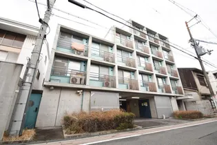 メネダス【2階】の外観