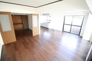 パレス千松【3階】の外観