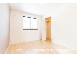 ヒカルサ長岡関原I【1階】の居間