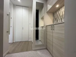 アヴェニール雄飛ヶ丘【3階】の玄関