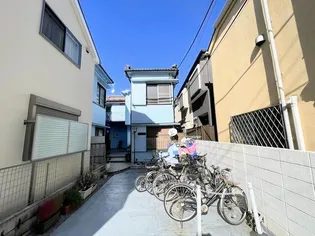 ニュープリンスハイツ【1階】の外観