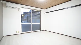 エステート阿倉川B棟【1階】の居間