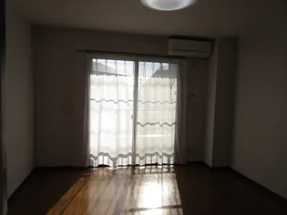 プレジール坂倉II【1階】の居間