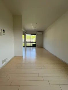 ヴィラ・ライラックII棟【2階】の居間