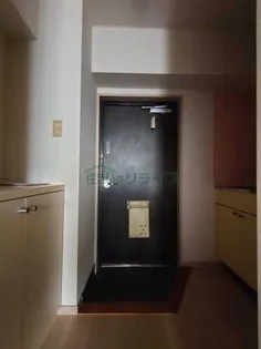 ユニロイヤル一番町【3階】の玄関