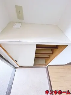 島津ビル【2階】の玄関