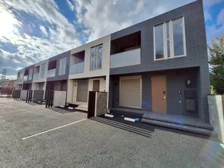 埼玉県越谷市大字大房【マンション】の外観