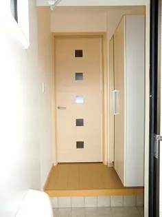 HOUSE 2【1階】の玄関