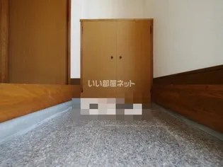 西久保コーポ5の玄関