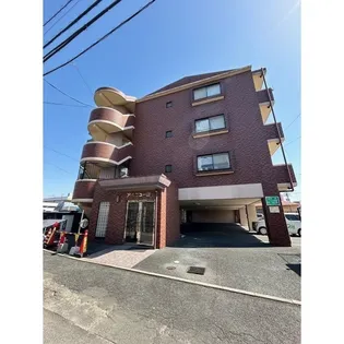 アベニュー山室【3階】の外観