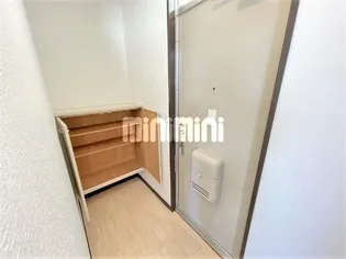 プレジール伊倉B【2階】の玄関