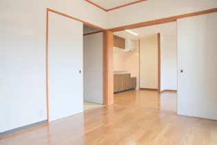 ヴィラヒラモト【1階】の居間