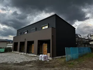 EAST GARAGE PLACEの画像