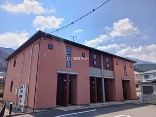 愛媛県四国中央市寒川町【アパート】の外観