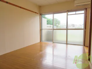 北山レジデンス【4階】の居間