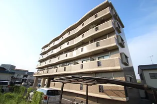 リスティア中筋【5階】の外観