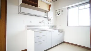 プレジデント津新町【5階】のキッチン