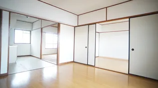 プレジデント津新町【5階】の居間