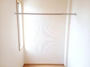 Y’sAP厨川の内装