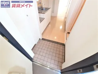 SーFORT三重大学前【2階】の玄関