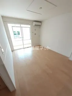 ユートピア・ナミ ドゥ【1階】の居間