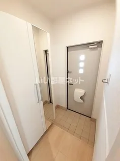 ユートピア・ナミ ドゥ【1階】の玄関