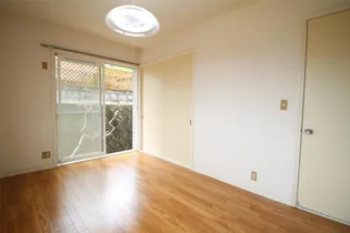 鼻高テラスハウスBの居間