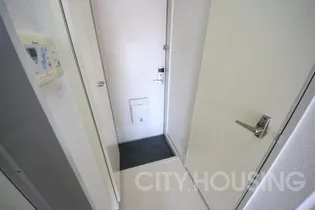 ロフトハウス城南【2階】の玄関