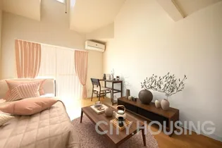 ロフトハウス城南【2階】の居間