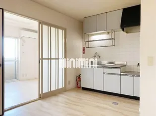 ハイツ園城【4階】の居間