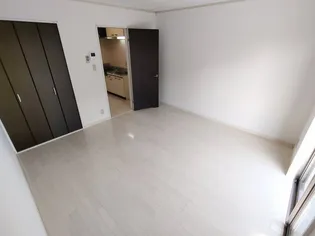 フェヴァリーG【1階】の居間