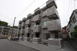 ドゥ・セナクール【1階】の外観