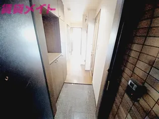 サンマンションアトレ青山【1階】の玄関