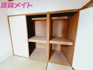 サンマンションアトレ青山【1階】の内装