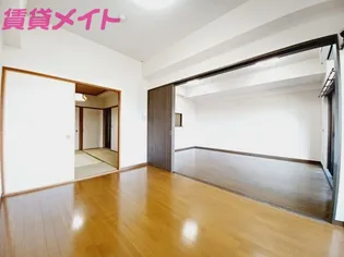 サンマンションアトレ青山【1階】の内装