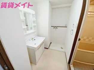 サンマンションアトレ青山【1階】の内装