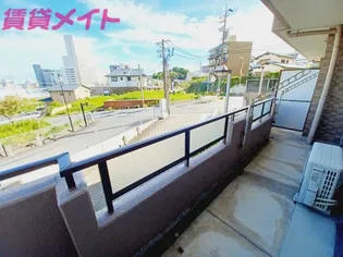 サンマンションアトレ青山【1階】の内装