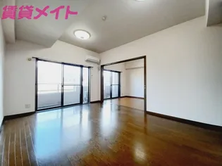 サンマンションアトレ青山【1階】の居間