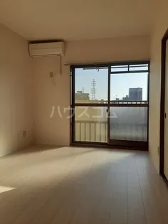 ベ・ハーゲンハイム城東【3階】の居間