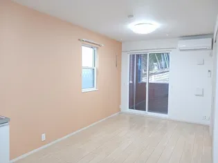 ブライト605レジデンスIIIA【1階】の居間