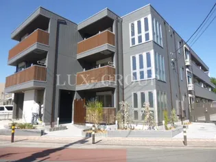 charme【3階】の外観