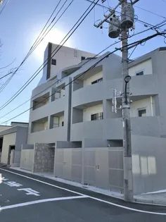 東京都新宿区西落合1【マンション】の外観