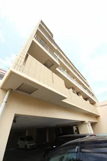 カーザミア【2階】の外観