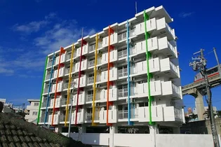 トーマス安里の画像