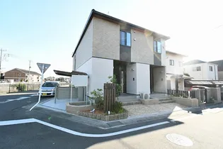 フルーヴ【2階】の外観