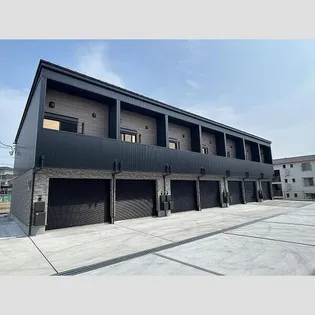 ディオーサガレージの外観