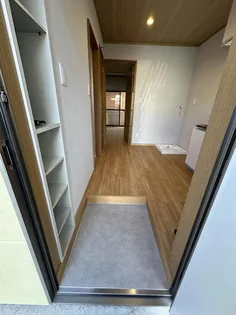 ライトバード【1階】の玄関